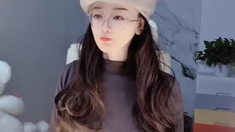 Snapshot of happysweetie168 chatting on 12/16/24, 03:40 Daisy online show from 12/16/24, 03:40