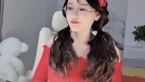 Snapshot of happysweetie168 chatting on 02/10/25, 04:58 Daisy online show from 02/10/25, 04:58