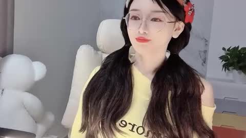 Snapshot of happysweetie168 chatting on 02/18/25, 04:37 Daisy online show from 02/18/25, 04:37