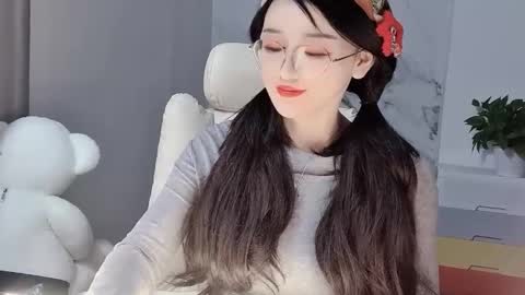 Snapshot of happysweetie168 chatting on 02/19/25, 01:50 Daisy online show from 02/19/25, 01:50