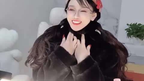 Snapshot of happysweetie168 chatting on 02/25/25, 02:58 Daisy online show from 02/25/25, 02:58