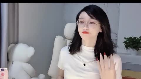 Snapshot of happysweetie168 chatting on 03/04/25, 04:17 Daisy online show from 03/04/25, 04:17