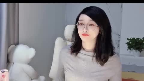 Snapshot of happysweetie168 chatting on 03/04/25, 02:10 Daisy online show from 03/04/25, 02:10