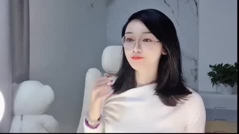 Snapshot of happysweetie168 chatting on 03/09/25, 02:43 Daisy online show from 03/09/25, 02:43