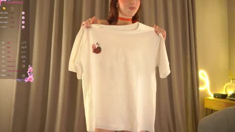 Snapshot of happyvivy chatting on 02/14/25, 11:42 Vivy online show from 02/14/25, 11:42