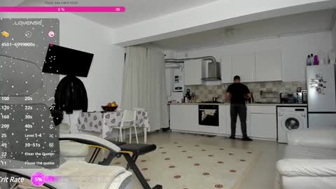 Snapshot of hard_chriss chatting on 01/10/25, 05:15 Hard Cock online show from 01/10/25, 05:15