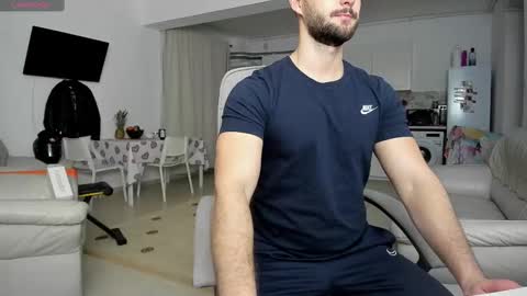 Snapshot of hard_chriss chatting on 02/12/25, 05:05 Hard Cock online show from 02/12/25, 05:05