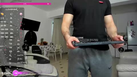 Snapshot of hard_chriss chatting on 02/20/25, 05:33 Hard Cock online show from 02/20/25, 05:33