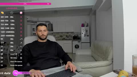 Snapshot of hard_chriss chatting on 10/03/25, 03:09 Hard Cock online show from 10/03/25, 03:09