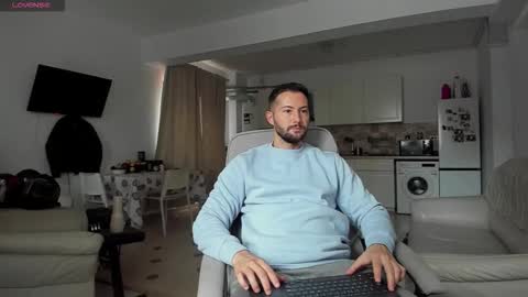 Snapshot of hard_chriss chatting on 10/04/25, 09:29 Hard Cock online show from 10/04/25, 09:29