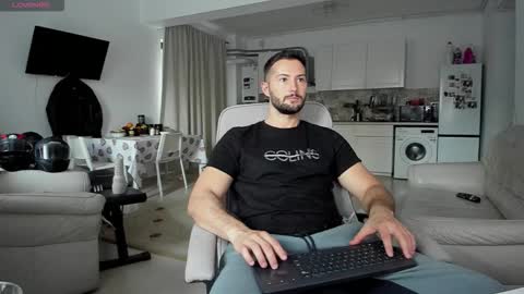 Snapshot of hard_chriss chatting on 10/05/25, 02:59 Hard Cock online show from 10/05/25, 02:59