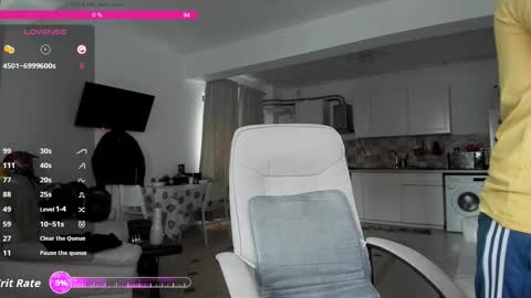 Snapshot of hard_chriss chatting on 10/07/25, 08:44 Hard Cock online show from 10/07/25, 08:44