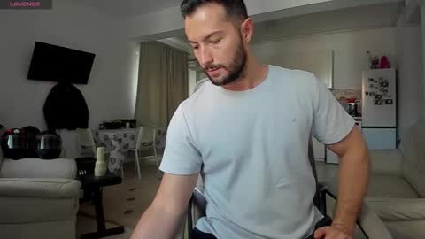 Snapshot of hard_chriss chatting on 10/11/25, 10:47 Hard Cock online show from 10/11/25, 10:47