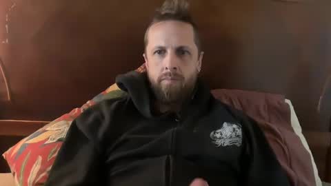 Snapshot of hard_t00l_84 chatting on 10/01/25, 04:57 hard_t00l_84 online show from 10/01/25, 04:57