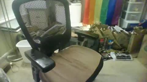 Snapshot of hardck chatting on 11/13/25, 06:45 hardy online show from 11/13/25, 06:45