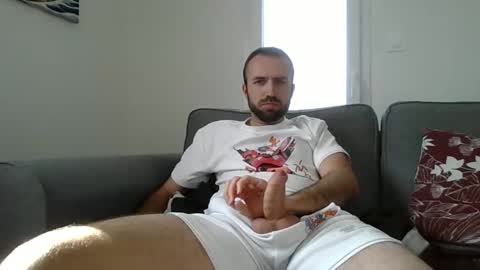 Mika online show from 04/04/26, 09:40