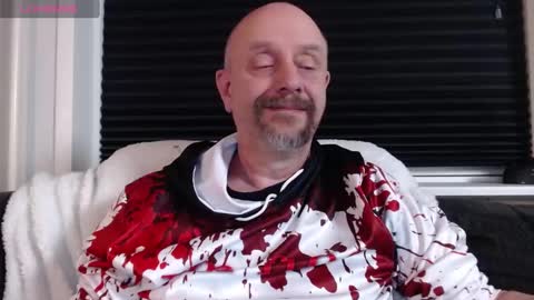 Snapshot of hardmrlazy chatting on 12/02/24, 01:47 MrLazy online show from 12/02/24, 01:47