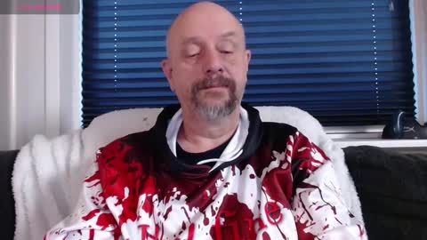 Snapshot of hardmrlazy chatting on 12/02/24, 11:12 MrLazy online show from 12/02/24, 11:12