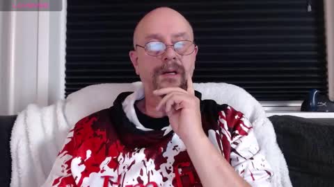 Snapshot of hardmrlazy chatting on 12/02/24, 03:03 MrLazy online show from 12/02/24, 03:03