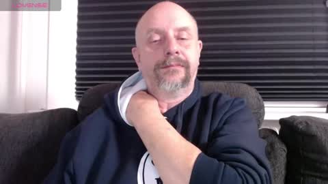 Snapshot of hardmrlazy chatting on 12/04/24, 01:03 MrLazy online show from 12/04/24, 01:03