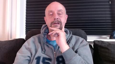 Snapshot of hardmrlazy chatting on 12/08/24, 06:50 MrLazy online show from 12/08/24, 06:50