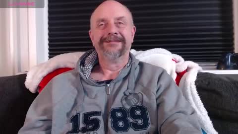 Snapshot of hardmrlazy chatting on 12/16/24, 07:00 MrLazy online show from 12/16/24, 07:00