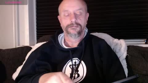 Snapshot of hardmrlazy chatting on 12/23/24, 03:44 MrLazy online show from 12/23/24, 03:44