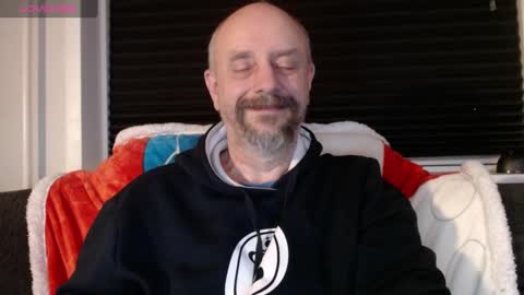 Snapshot of hardmrlazy chatting on 12/24/24, 01:06 MrLazy online show from 12/24/24, 01:06