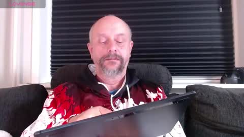 Snapshot of hardmrlazy chatting on 12/24/24, 10:17 MrLazy online show from 12/24/24, 10:17