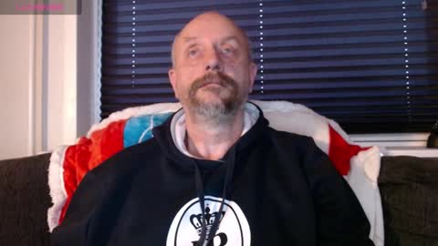 Snapshot of hardmrlazy chatting on 12/27/24, 02:22 MrLazy online show from 12/27/24, 02:22
