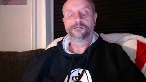 Snapshot of hardmrlazy chatting on 12/27/24, 05:26 MrLazy online show from 12/27/24, 05:26