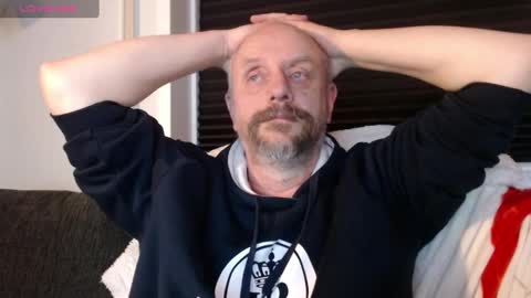 Snapshot of hardmrlazy chatting on 12/27/24, 08:28 MrLazy online show from 12/27/24, 08:28
