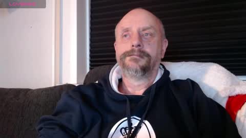 Snapshot of hardmrlazy chatting on 12/27/24, 11:31 MrLazy online show from 12/27/24, 11:31