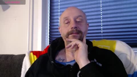 Snapshot of hardmrlazy chatting on 12/31/24, 12:36 MrLazy online show from 12/31/24, 12:36