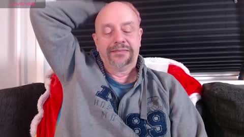 Snapshot of hardmrlazy chatting on 01/04/25, 03:49 MrLazy online show from 01/04/25, 03:49