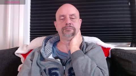 Snapshot of hardmrlazy chatting on 01/04/25, 09:52 MrLazy online show from 01/04/25, 09:52