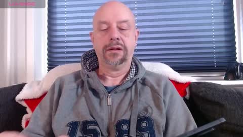 Snapshot of hardmrlazy chatting on 01/05/25, 10:32 MrLazy online show from 01/05/25, 10:32