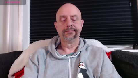 Snapshot of hardmrlazy chatting on 01/06/25, 09:43 MrLazy online show from 01/06/25, 09:43