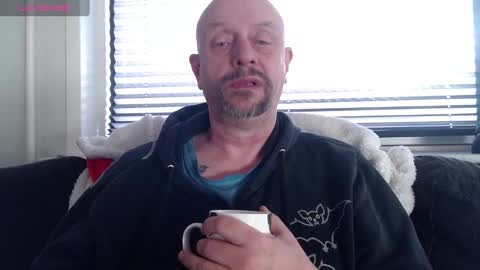 Snapshot of hardmrlazy chatting on 01/10/25, 12:15 MrLazy online show from 01/10/25, 12:15