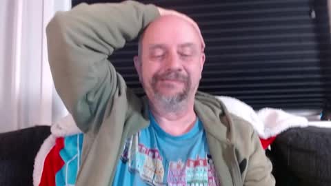 Snapshot of hardmrlazy chatting on 01/15/25, 07:12 MrLazy online show from 01/15/25, 07:12