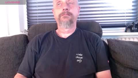 Snapshot of hardmrlazy chatting on 09/10/25, 02:06 MrLazy online show from 09/10/25, 02:06