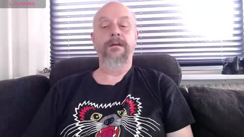 Snapshot of hardmrlazy chatting on 09/19/25, 12:06 MrLazy online show from 09/19/25, 12:06