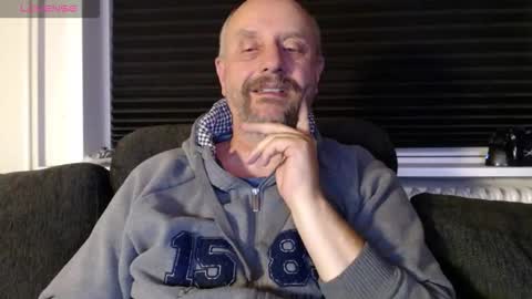 Snapshot of hardmrlazy chatting on 09/26/25, 10:25 MrLazy online show from 09/26/25, 10:25