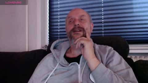 Snapshot of hardmrlazy chatting on 10/12/25, 07:07 MrLazy online show from 10/12/25, 07:07