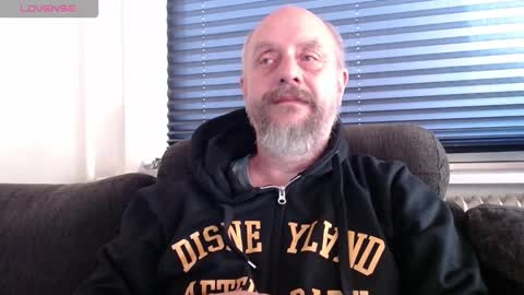 Snapshot of hardmrlazy chatting on 10/19/25, 02:50 MrLazy online show from 10/19/25, 02:50