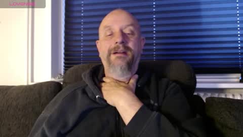 Snapshot of hardmrlazy chatting on 10/26/25, 07:03 MrLazy online show from 10/26/25, 07:03