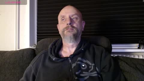 Snapshot of hardmrlazy chatting on 10/26/25, 07:09 MrLazy online show from 10/26/25, 07:09