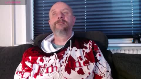 Snapshot of hardmrlazy chatting on 11/12/25, 11:32 MrLazy online show from 11/12/25, 11:32