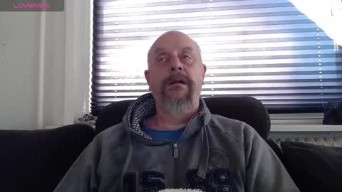 Snapshot of hardmrlazy chatting on 11/21/25, 09:52 MrLazy online show from 11/21/25, 09:52