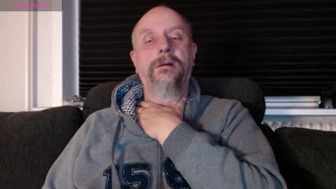 Snapshot of hardmrlazy chatting on 11/21/25, 09:57 MrLazy online show from 11/21/25, 09:57